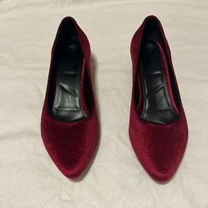 Handmade burgundy velvet shoes.